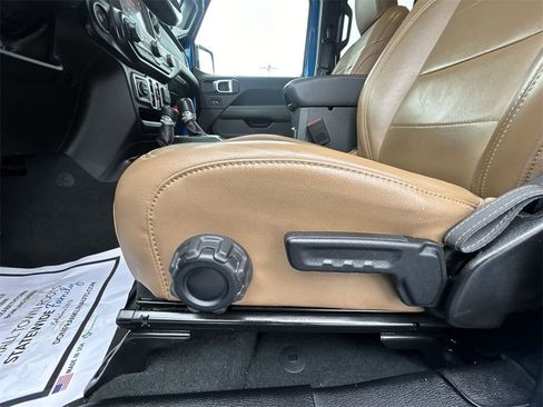 Used 2022 Jeep Wrangler Unlimited Sahara w/ Cold Weather Group image 18