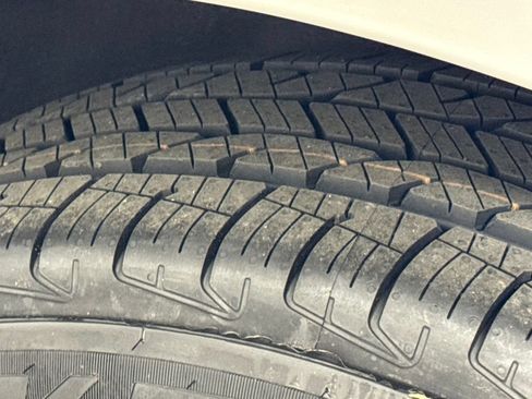 Certified 2024 Chevrolet Equinox LT AWD/4WD image 17