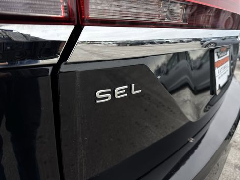Certified 2025 Volkswagen Atlas SEL image 33