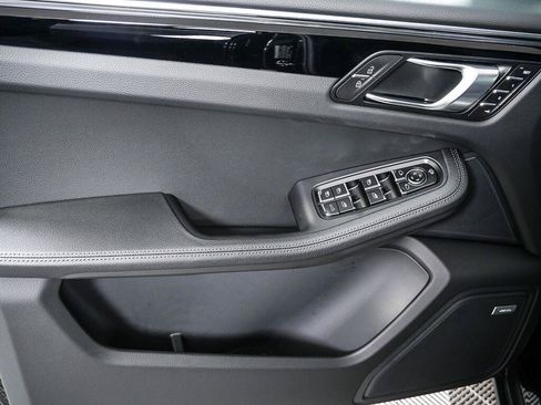 Certified 2026 Porsche Macan Turbo AWD/4WD image 6