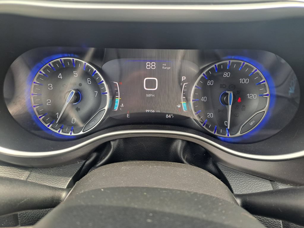 Used 2021 Chrysler Pacifica Touring-L FWD image 11