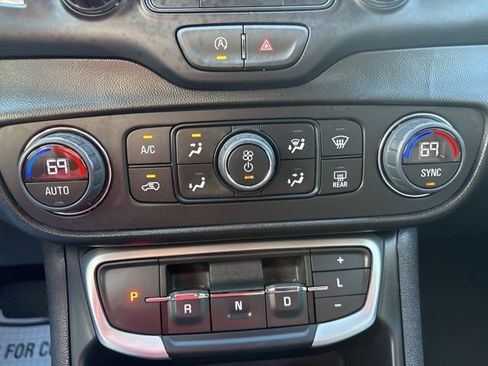 Used 2024 GMC Terrain SLT image 44