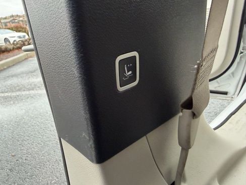 Used 2021 Chrysler Voyager Lxi image 19