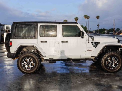 Used 2019 Jeep Wrangler Unlimited Sahara AWD/4WD image 13