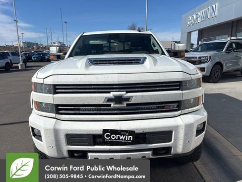 Used 2018 Chevrolet Silverado 3500 LTZ image 2