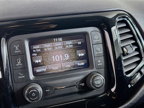 Used 2018 Jeep Compass Altitude FWD image 19