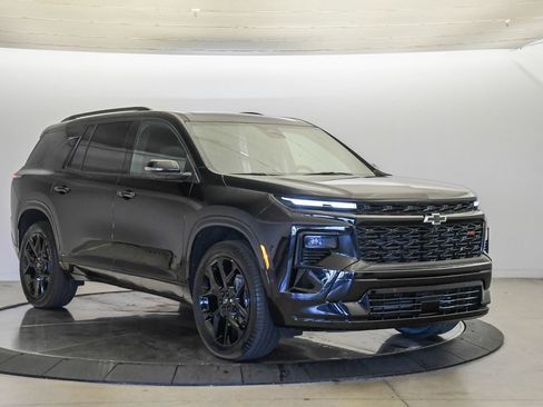 Used 2024 Chevrolet Traverse RS w/ LPO, Cargo Package FWD image 5