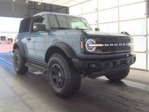 Used 2025 Ford Bronco Badlands image 3