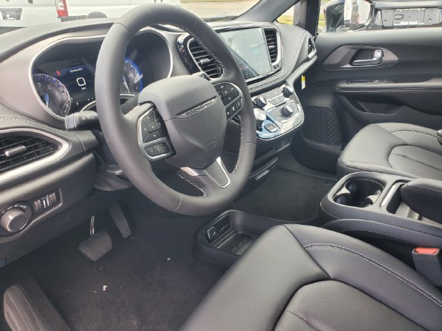New 2027 Chrysler Pacifica Select AWD/4WD image 7