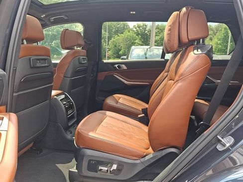 Used 2022 BMW X7 xDrive40i w/ M Sport Package AWD/4WD image 10