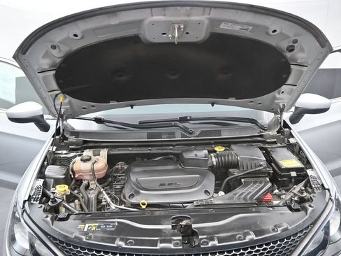 Used 2022 Chrysler Voyager LX FWD image 37