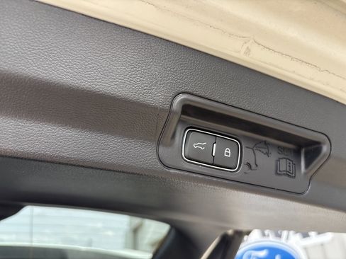 Used 2022 Ford Explorer XLT image 31