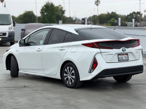 Used 2021 Toyota Prius Prime XLE FWD image 3