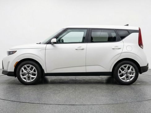Used 2025 Kia Soul LX w/ LX Technology Package FWD image 5