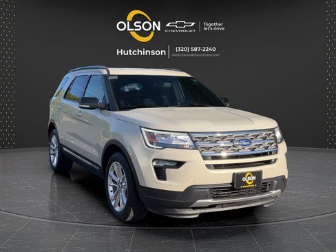 Used 2018 Ford Explorer XLT w/ Equipment Group 201A AWD/4WD image 15