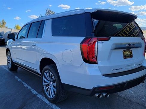 Used 2021 GMC Yukon XL Denali w/ Denali Premium Package image 8