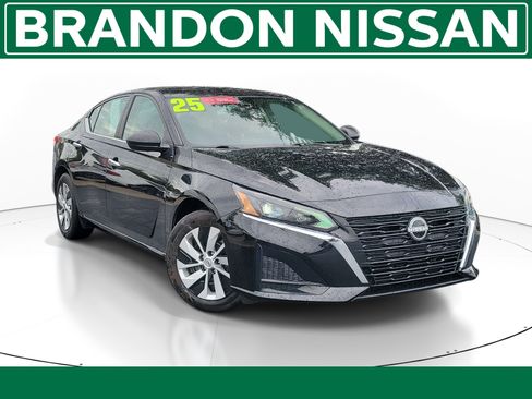 Certified 2025 Nissan Altima 2.5 S FWD image 1