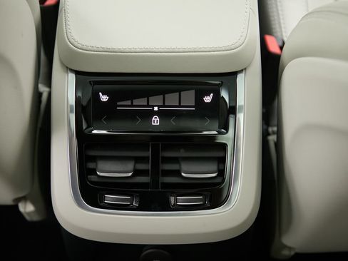 Used 2024 Volvo XC90 T8 Ultimate w/ Protection Package Premier AWD/4WD image 27