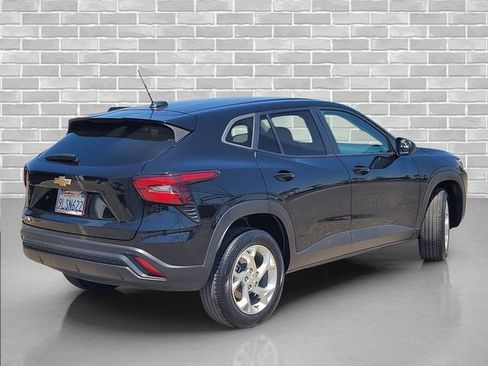Certified 2024 Chevrolet Trax LS w/ LS Convenience Package FWD image 6