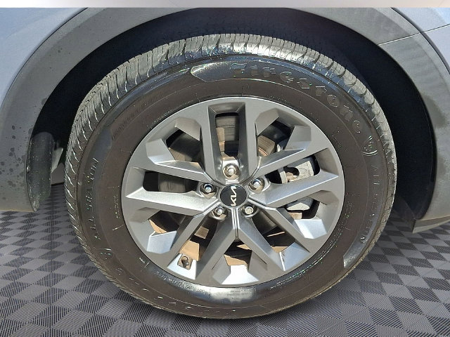 Used 2024 Kia Telluride LX FWD image 8