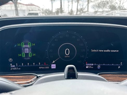 Used 2024 Cadillac Escalade Premium Luxury image 13