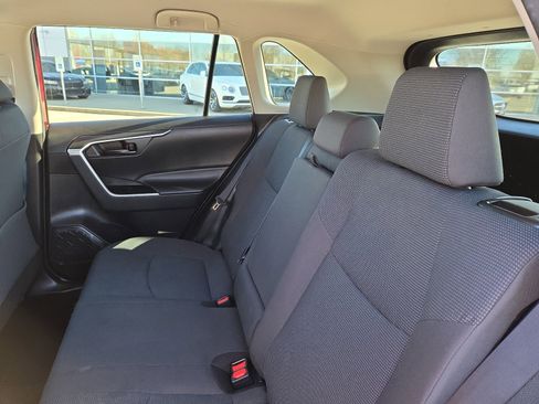 Used 2020 Toyota RAV4 LE image 10