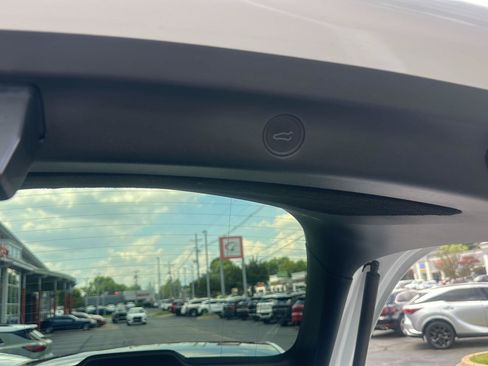 Used 2024 Tesla Model Y Long Range RWD image 17