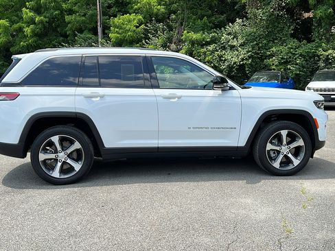 Certified 2023 Jeep Grand Cherokee 4WD 4xe w/ Luxury Tech Group II image 2