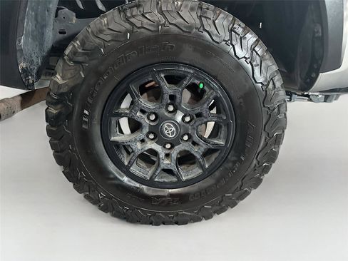 Used 2020 Toyota Tacoma SR w/ SX Package image 31