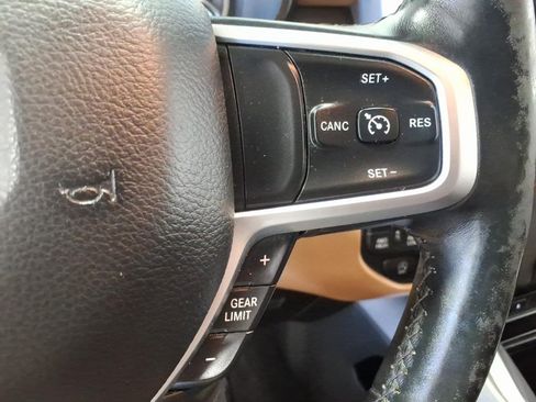 Used 2019 RAM 1500 4x4 Crew Cab Classic Big Horn image 12