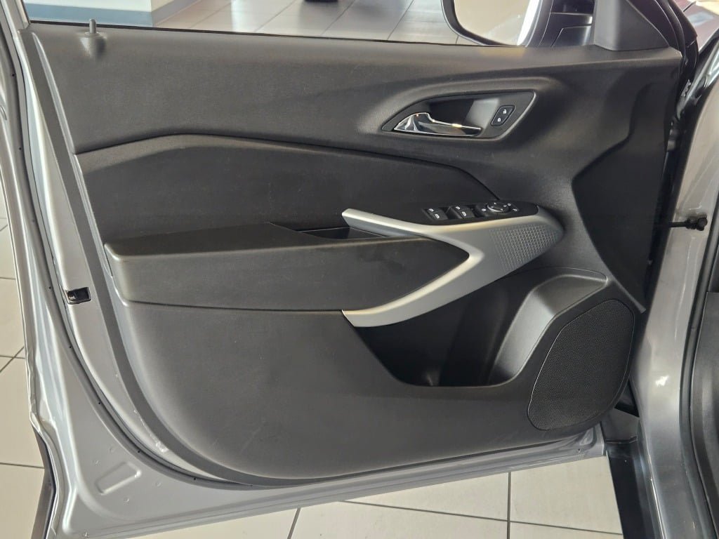 Used 2024 Chevrolet Trax RS w/ Driver Confidence Package FWD image 17