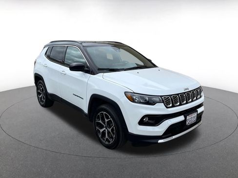 Used 2025 Jeep Compass Limited image 1