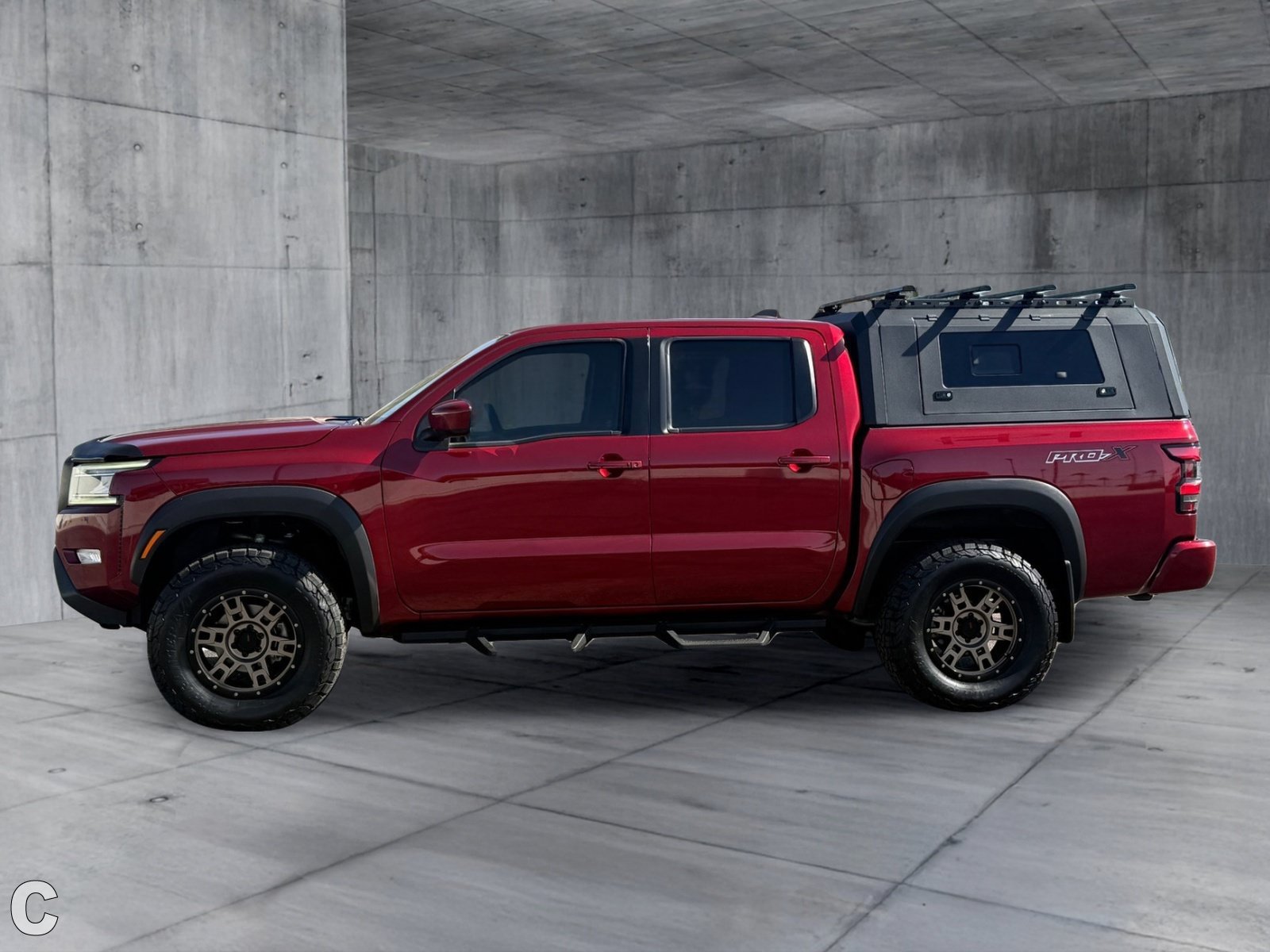 Used 2022 Nissan Frontier Pro-X RWD image 2