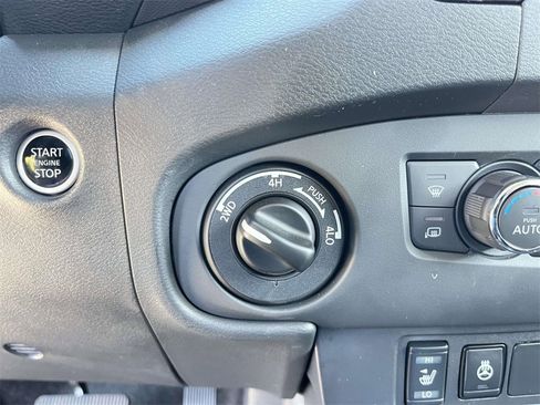 Used 2024 Nissan Frontier SL image 21