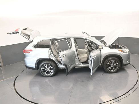 Used 2019 Toyota Highlander LE image 66