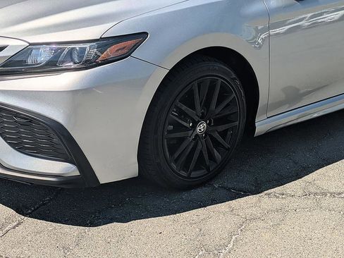 Used 2024 Toyota Camry SE image 9