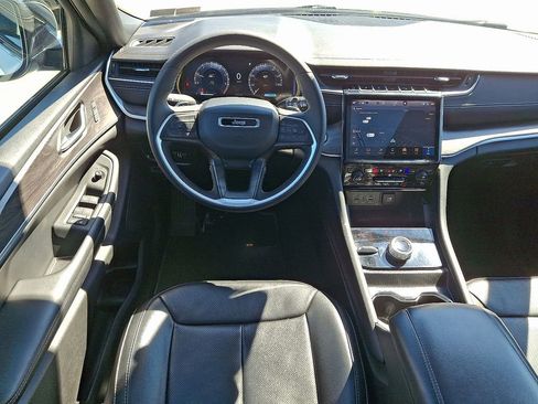 Used 2024 Jeep Grand Cherokee L Limited w/ Luxury Tech Group II image 12