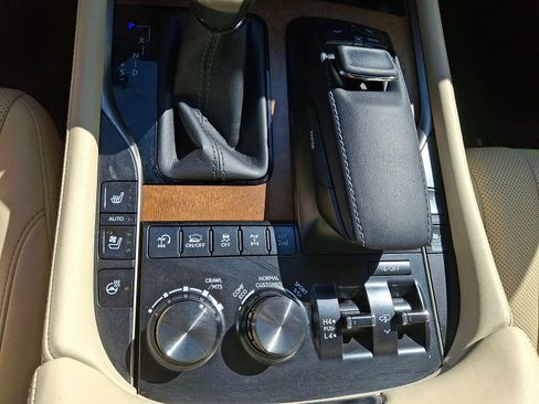 Used 2017 Lexus LX 570 4WD w/ Luxury Package image 27