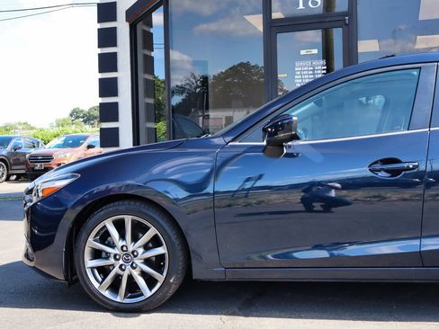 Used 2018 MAZDA MAZDA3 Touring FWD image 13