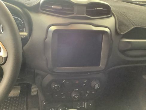 Used 2023 Jeep Renegade Latitude AWD/4WD image 11