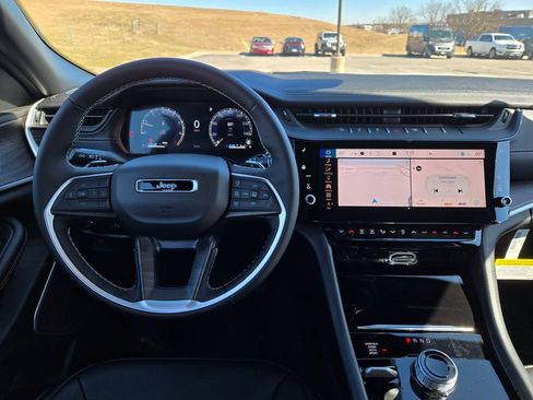 New 2026 Jeep Grand Cherokee Limited AWD/4WD image 17