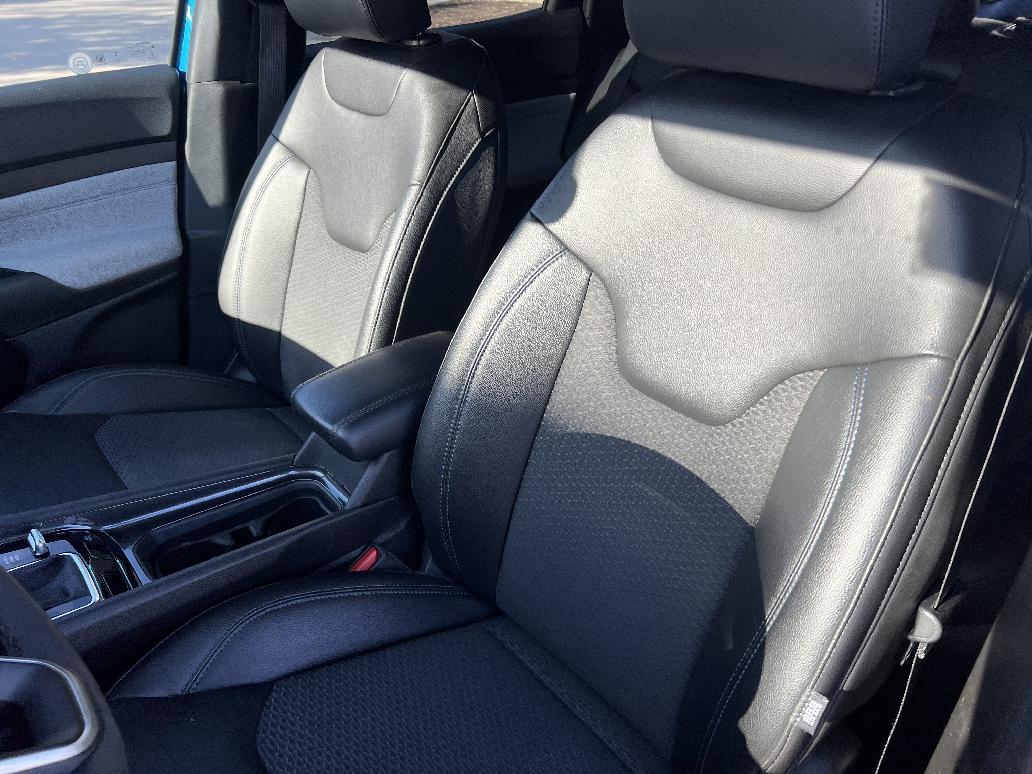 Used 2025 Jeep Compass Latitude AWD/4WD image 17