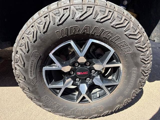 Used 2025 GMC Canyon AT4 w/ AT4X Package AWD/4WD image 5