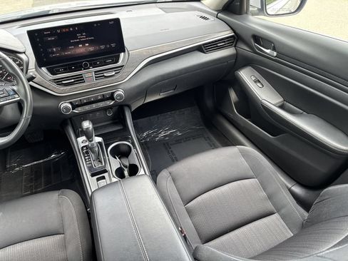 Used 2024 Nissan Altima 2.5 SV w/ SV Premium Package FWD image 19
