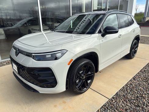 New 2026 Volkswagen Tiguan SE R-Line image 1