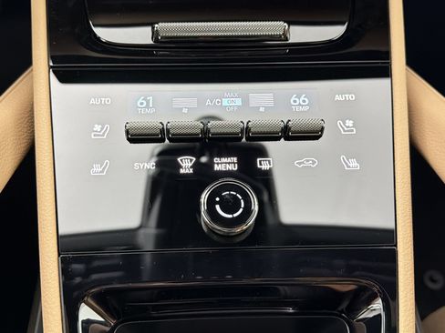 Certified 2026 Porsche Cayenne AWD/4WD image 19