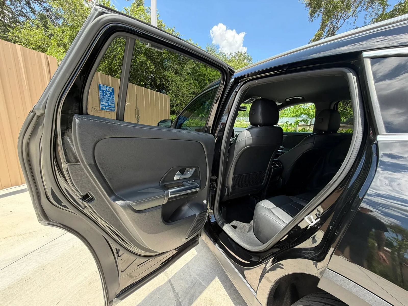 Used 2021 Mercedes-Benz GLA 250 w/ Premium Package image 34