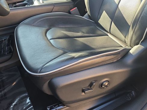 Used 2022 Chrysler Pacifica Limited w/ S Appearance Package image 41