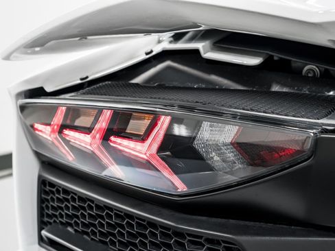 Used 2018 Lamborghini Aventador S image 59