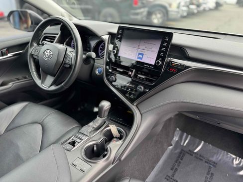 Used 2022 Toyota Camry XSE w/ Navigation Upgrade Package FWD image 18